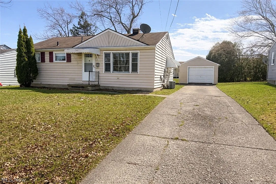 2471 Chaney Cir photo 1