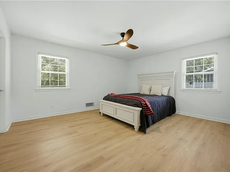 2220 Spring Mill Cv — Photo 26