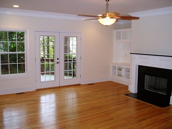 2nd image of 2762 Peppermint Dr