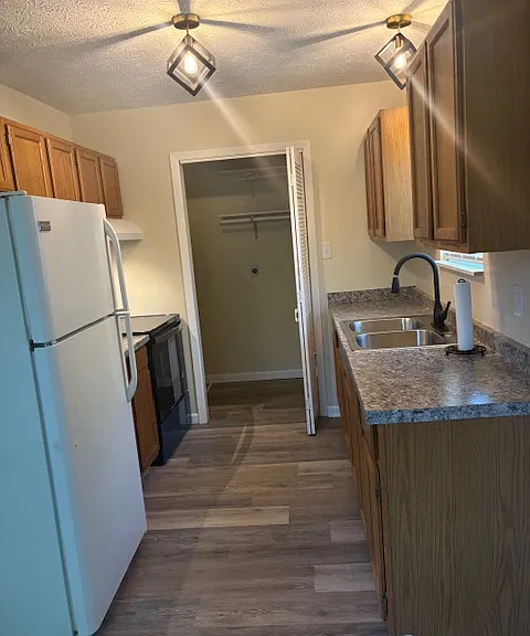3817 Oakland Dr — Photo 2