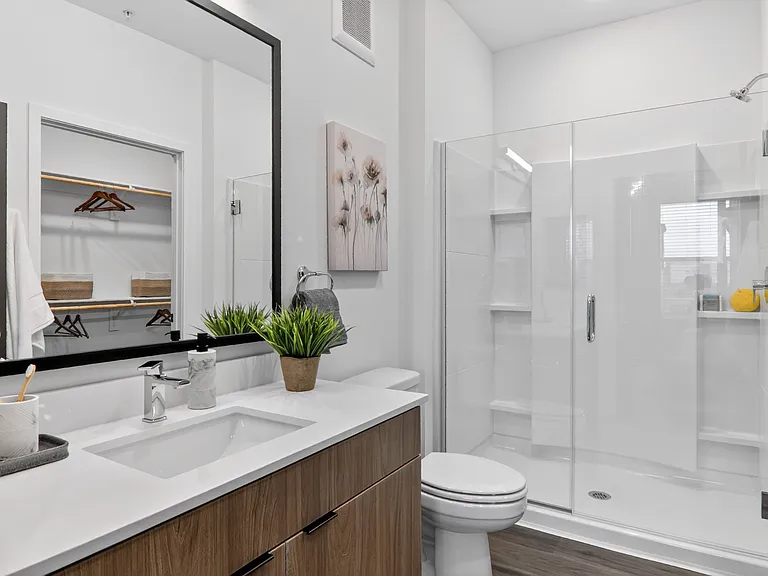 The Logan Luxury Apartments — Photo 7