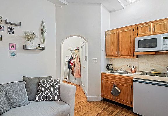 3rd image of 55 Morton St APT 3K