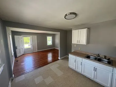 2 bed, 744 sqft, $1,295 — Photo 3