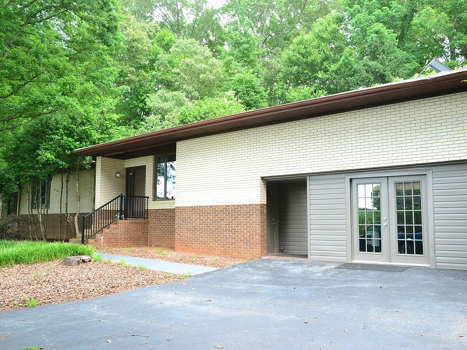 Private entrance to main floor, bonus room, and basement apa