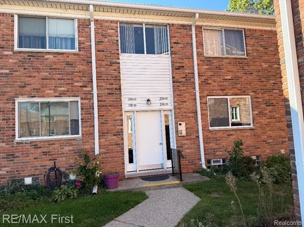 29638 Hoover Rd APT 638, Warren, MI 48093