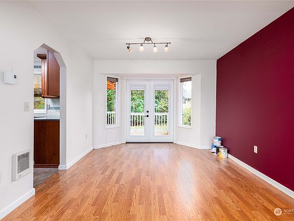 4th image of 11905 242nd Avenue E