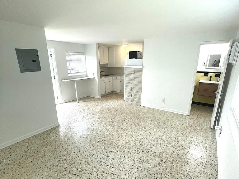 1216 Cabana Rd #5 — Photo 3
