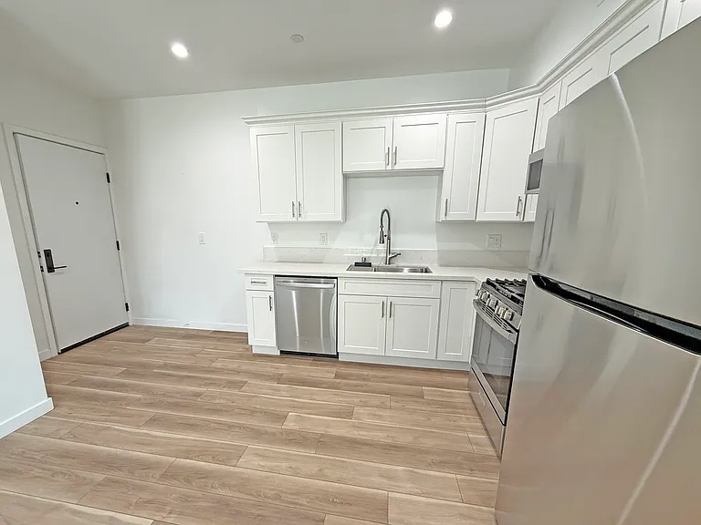 10934 Peach Grove St #201 — Photo 48
