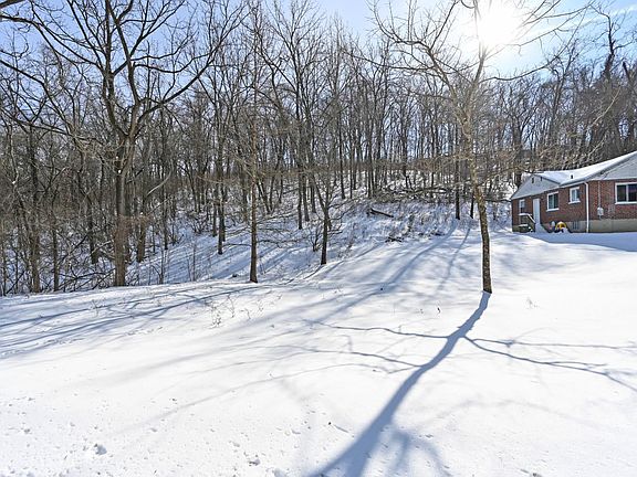 3rd image of 1812 Quebec Rd