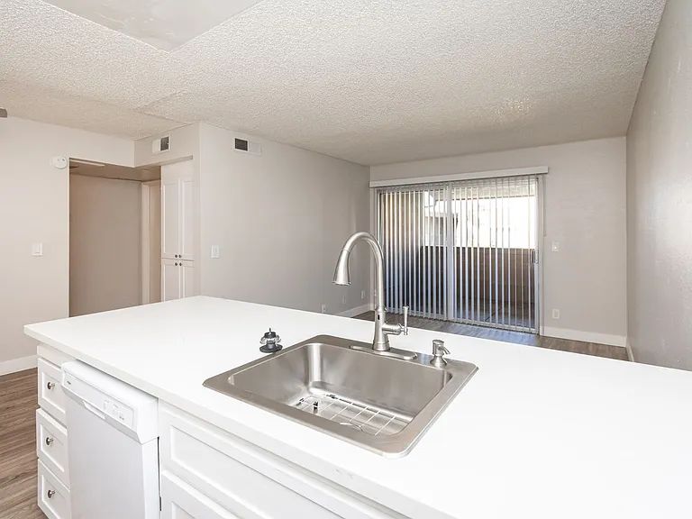The Elms Apartments at 28th St — Photo 42