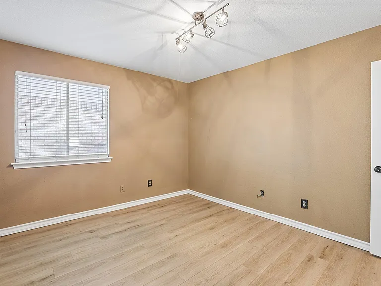 2656 Bradley Ln — Photo 25