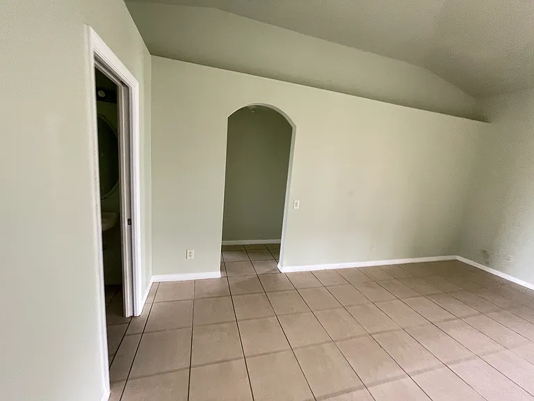 1637 NW 6th Pl — Photo 14