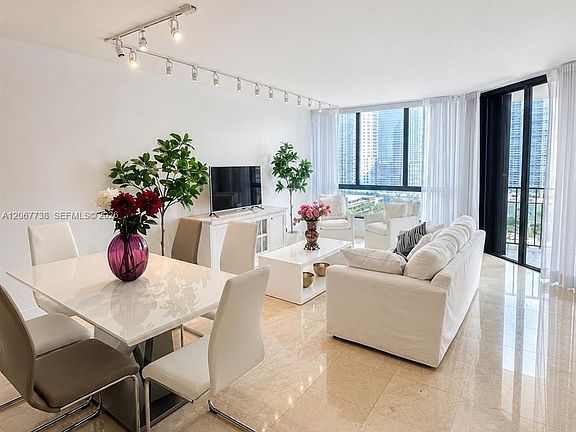 3rd image of 520 Brickell Key Dr APT A1710