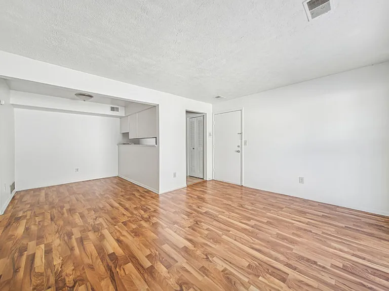 North Branch Apartments — Photo 15