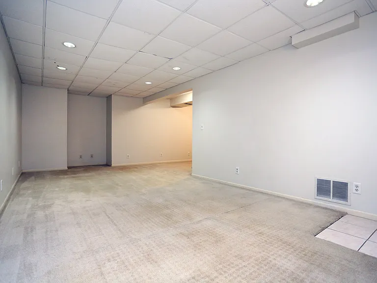 6734 S 73rd Ave — Photo 45