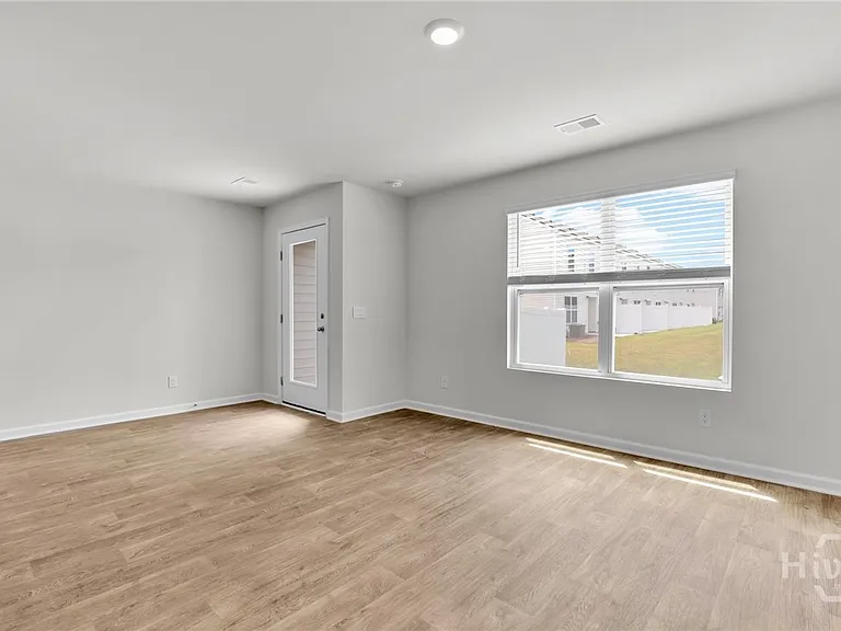 210 Coneflower Rd — Photo 5