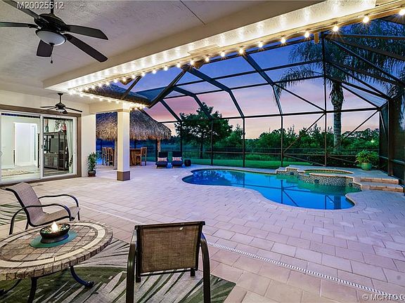 4th image of 725 SE Tres Belle Cir