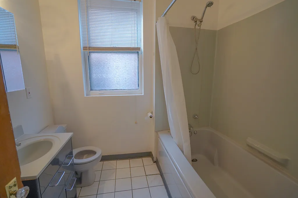 3 bed, 1200 sqft, $1,895 — Photo 1