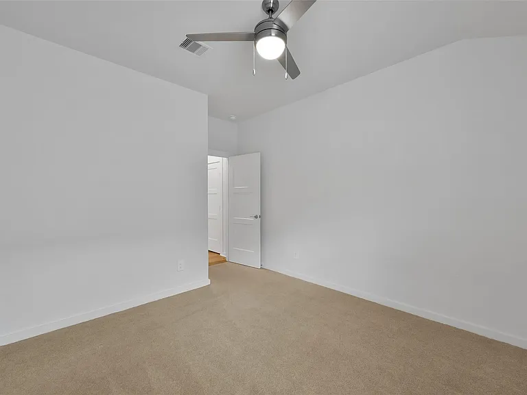 14213 Wonder Lake Ln — Photo 21