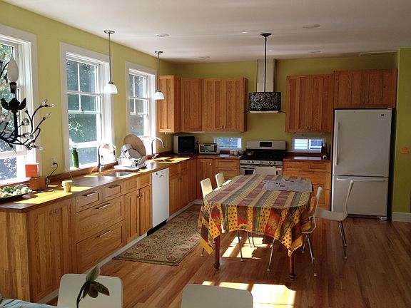 Dining/Kitchen Area