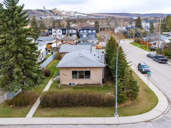4363 N 70th St NW, Calgary, AB T3B 2K4