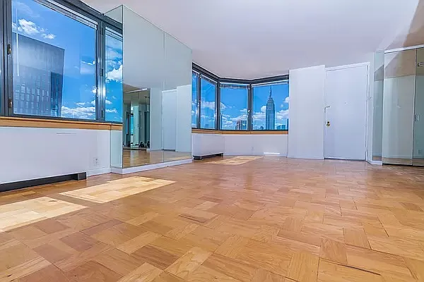 Sold by Luxury Habitat | media 17