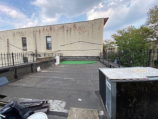 4th image of 1461 Jefferson Ave #2