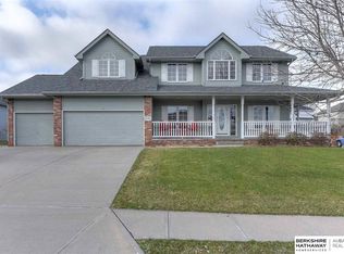 2101 Crest Ridge Dr, Papillion, NE 68046