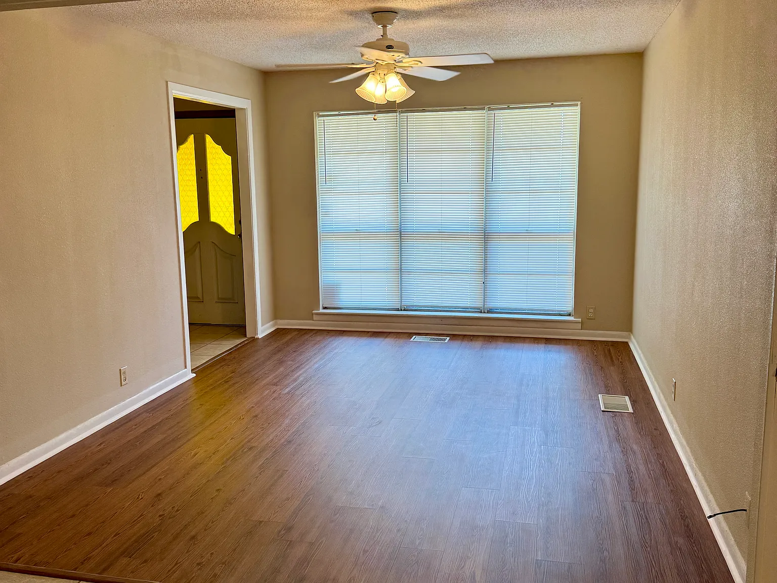 3 bed, 1204 sqft, $1,750 — Photo 2