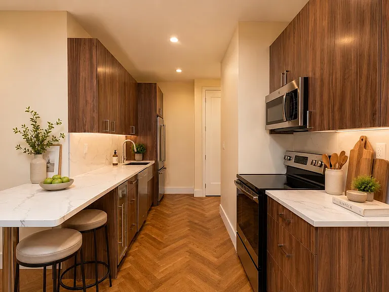 941 Washington Ave #320 — Photo 5