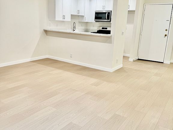 4th image of 11117 Hartsook St APT 111
