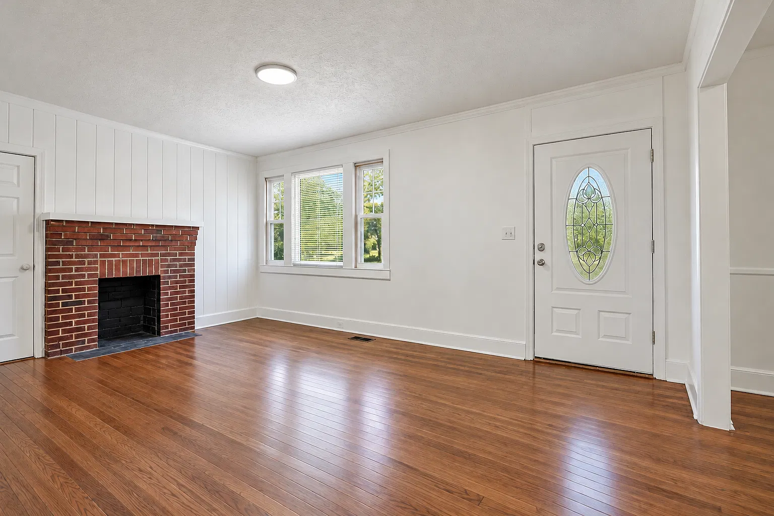 4 bed, 1400 sqft, $1,500 — Photo 2