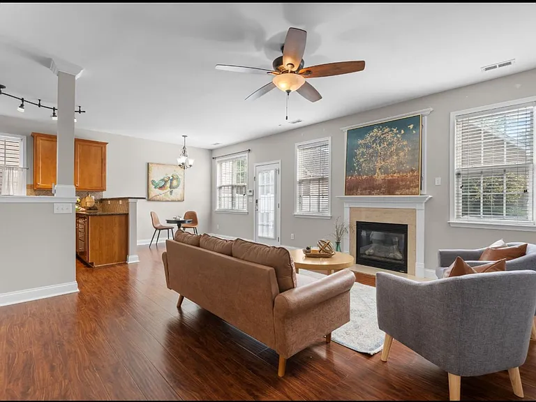 10060 Switchyard Dr — Photo 3
