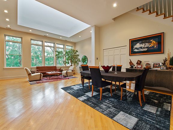 Living Room / Dining Room 