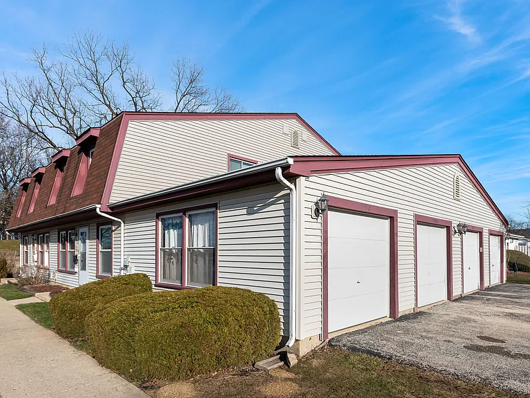 1960 Liberty Pl — Photo 16