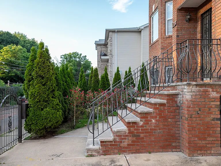 5-9 Marion Pl #3 — Photo 32