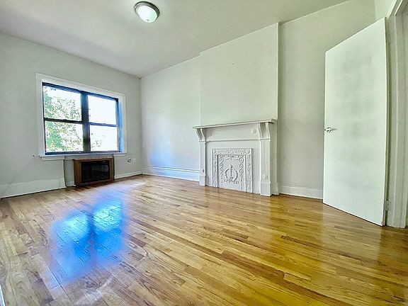 4th image of 851 Lincoln Pl #4R