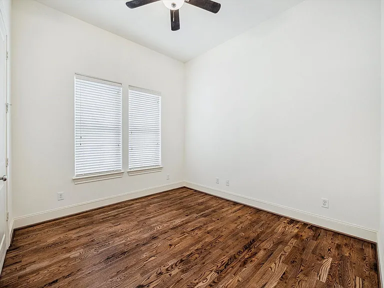 1407 Knox St — Photo 18