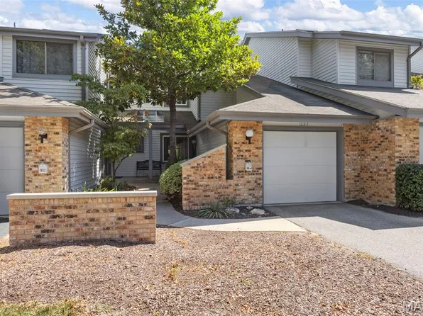 1222 Meramec Heights Dr, Ballwin, MO 63021