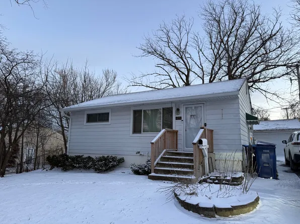 2521 Dakota Rd, Waukegan, IL 60087