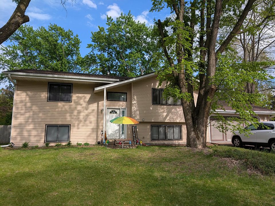 1st image of 7417 Meadowwood Dr N