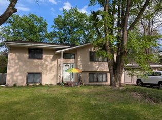 7417 Meadowwood Dr N, Brooklyn Park, MN 55444
