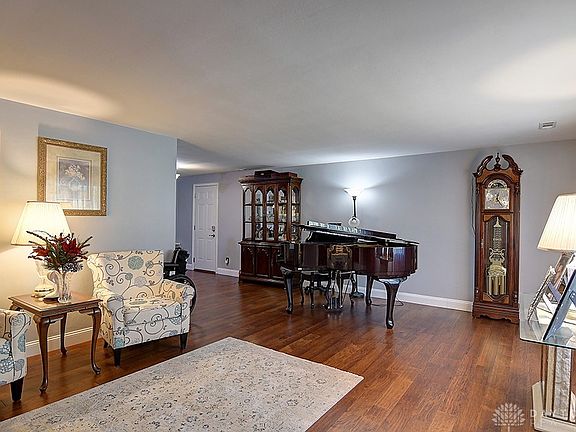3rd image of 5129 Wheaton St
