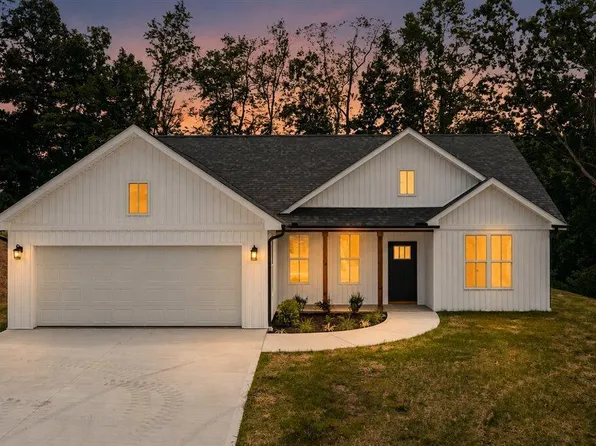179 Storm Ln, Jacksboro, TN 37757