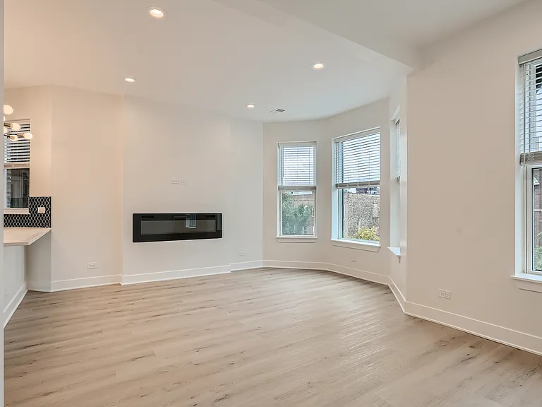 3509 N Sheffield Ave #2 — Photo 2
