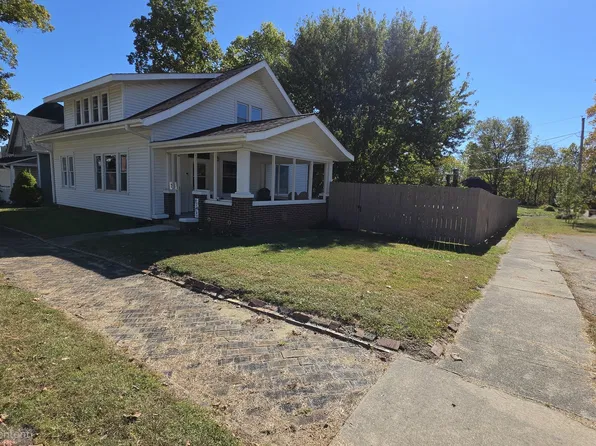 214 W 2nd St, Veedersburg, IN 47987