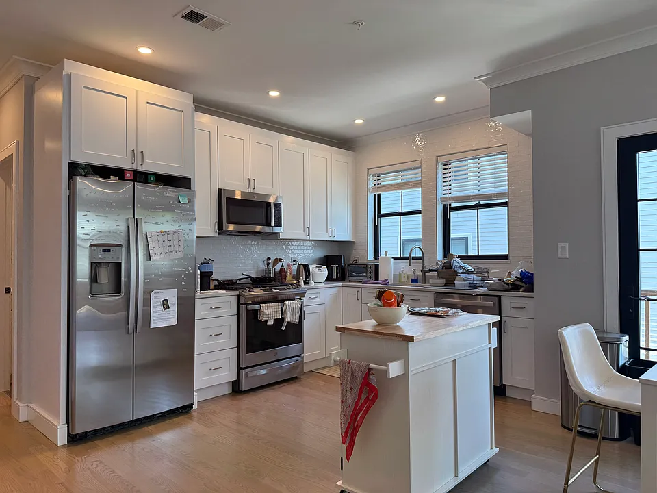 285 Lamartine St #2A