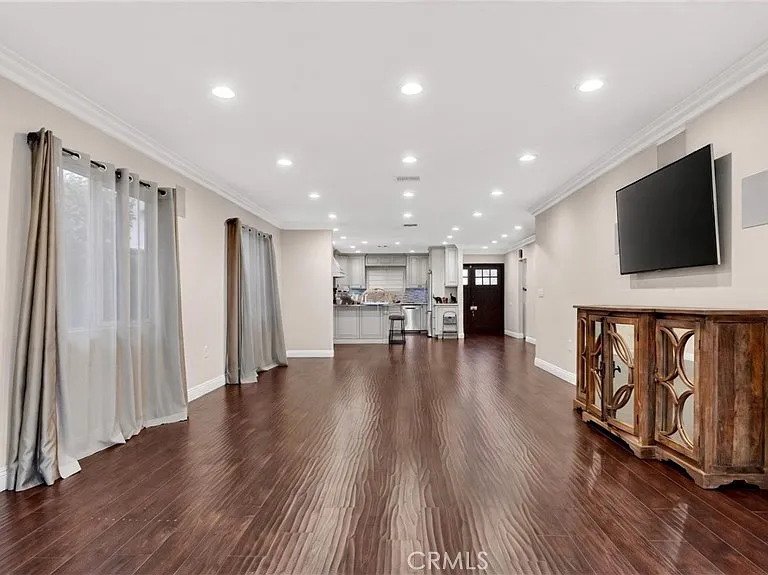 10855 Oro Vista Ave — Photo 6