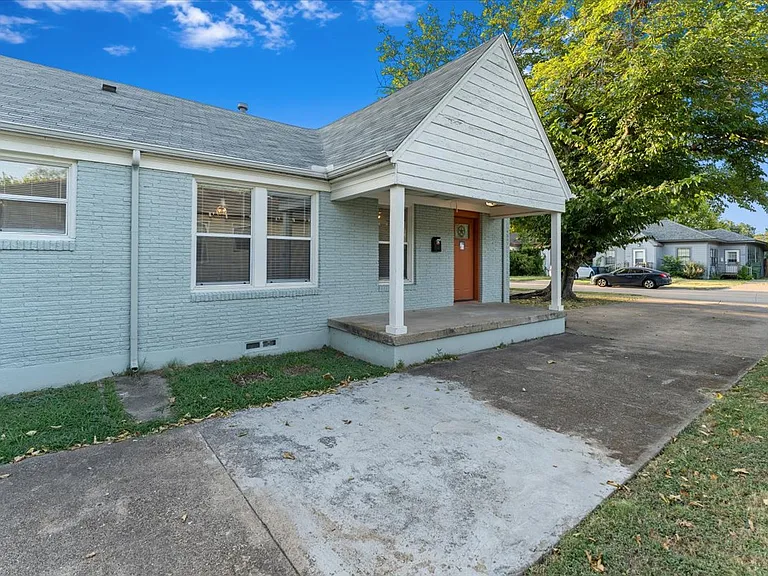 1119 Clinton St — Photo 34