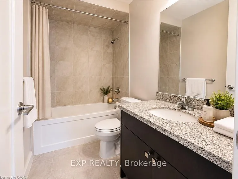 118 King St E #718 — Photo 25